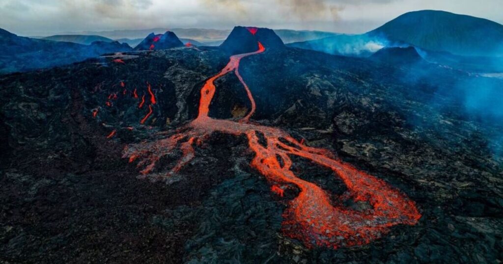 Foreign Office alert as volcanic eruptions threaten chaos for Brits | World | News