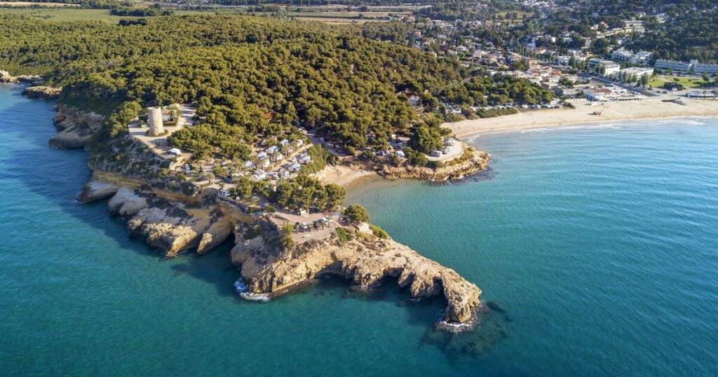 Two popular tourist beaches in Spain forced to close | World | News