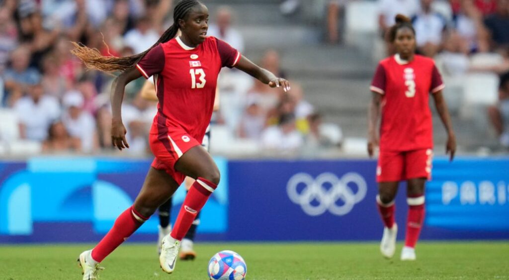 Canadian midfielder Simi Awujo leaves USC to turn pro with Manchester United