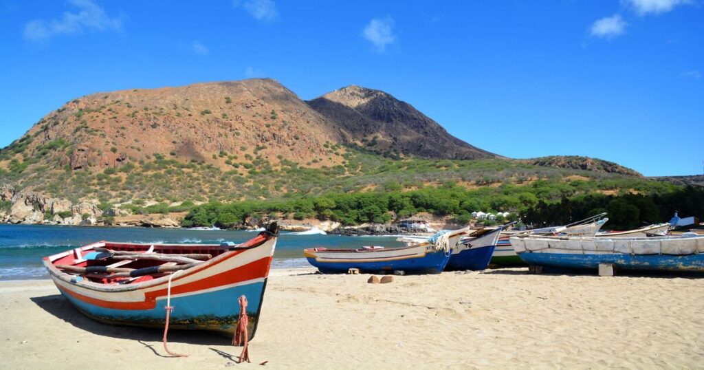 Foreign Office travel warning to Brits over 'unpredictable' island full of tourists | World | News