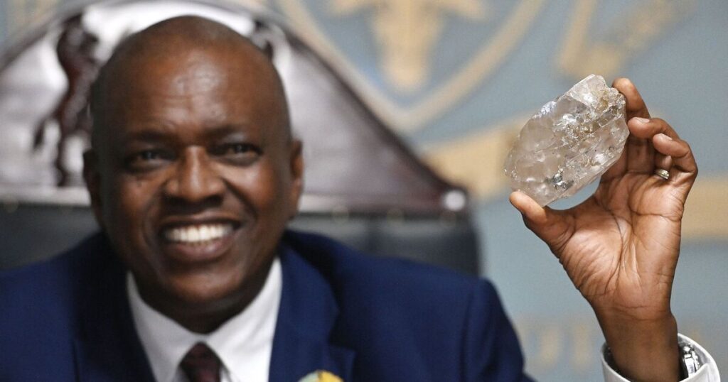 Huge 2,500-carat diamond discovered - biggest in a century | World | News