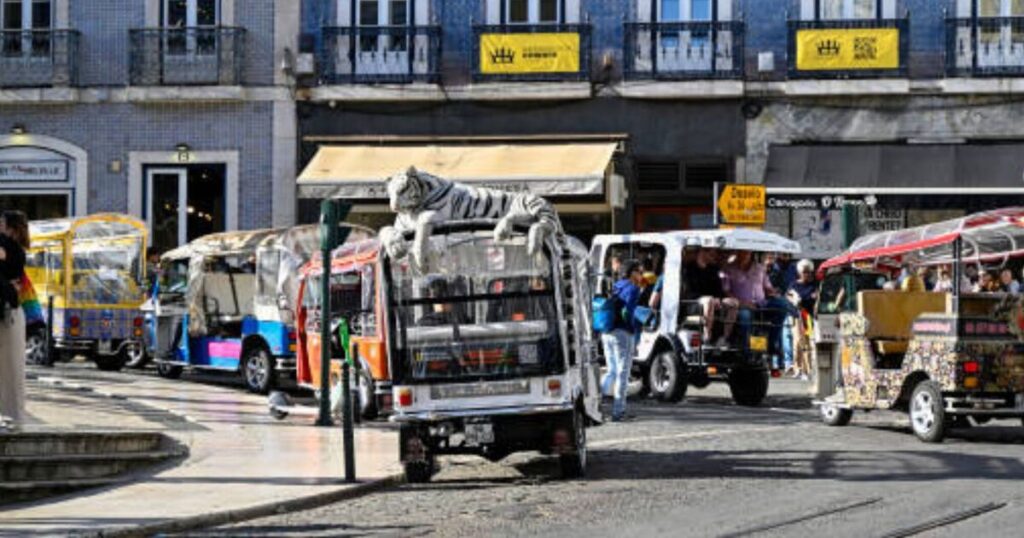 Lisbon locals fed up with tuk tuks 'clogging streets' | World | News