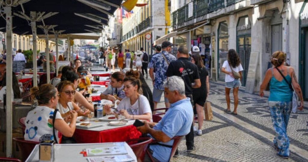 Lisbon restaurants offer different prices for tourists and locals | World | News