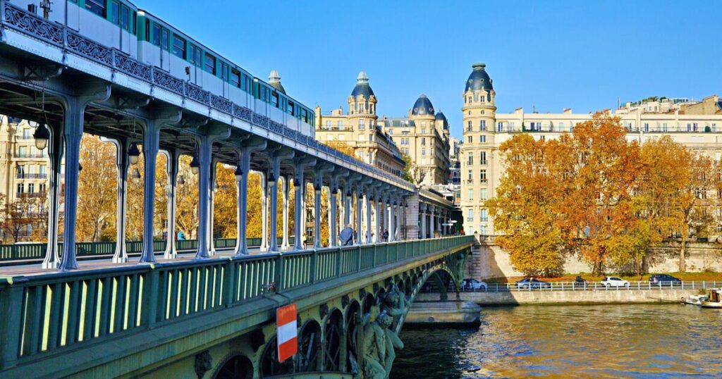 Panic in European capital as bridge closes from weight of tourists | World | News