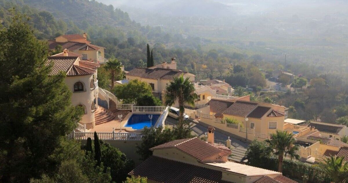 Spain: Huge tourist row erupts as locals resort to renting swimming pools by the hour | World | News