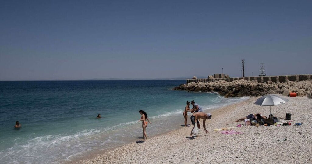 The beautiful but 'abandoned' European island that's become a dark tourism hotspot | World | News