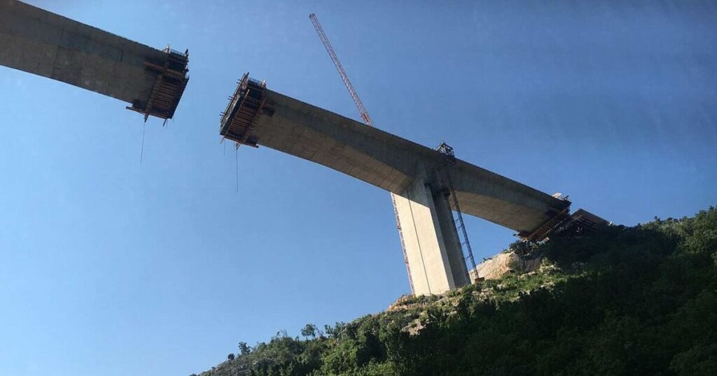 The incredible new motorway that will cross nearly 100 bridges | World | News