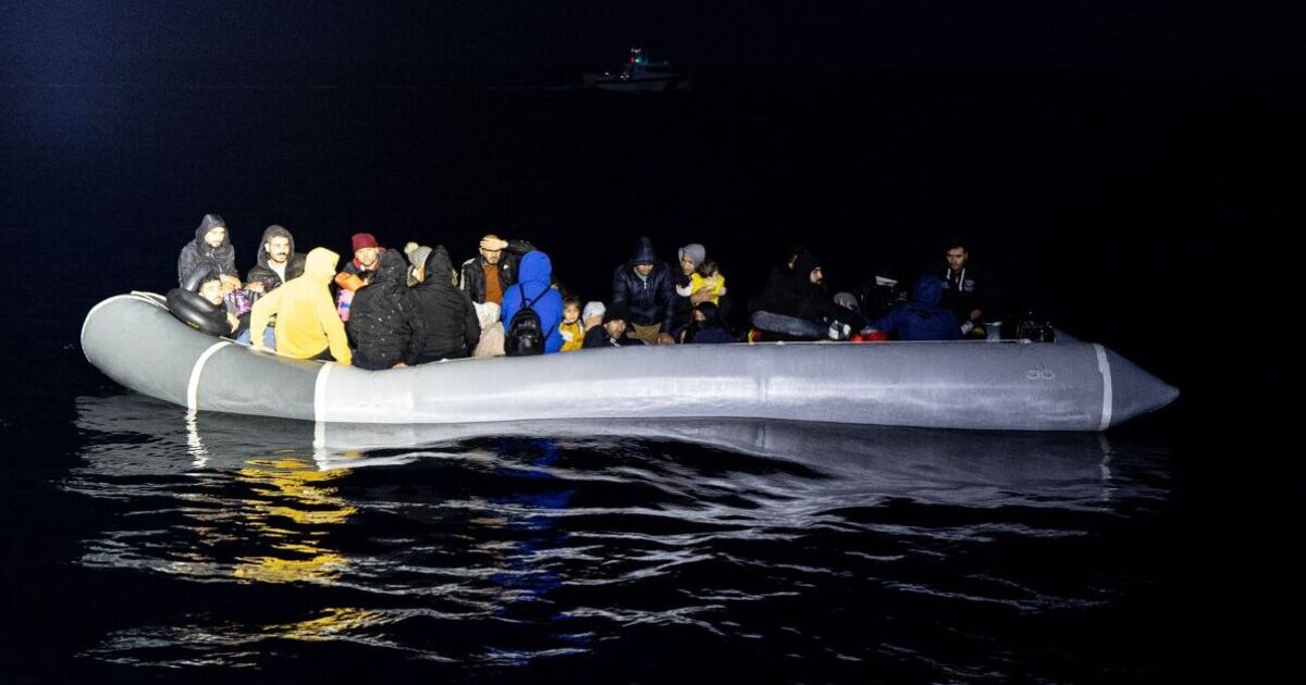 Aegean Sea horror as migrant dies after smugglers try to avoid patrol | World | News