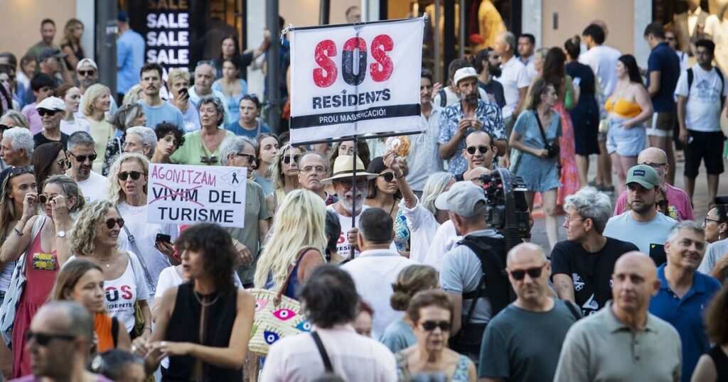 Balearic Islands panic as UK tourists turn back on hotspots | World | News